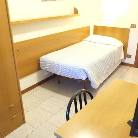 Albergo Italia Di Nardi Renzo & C Snc بودجيبونسي الغرفة الصورة