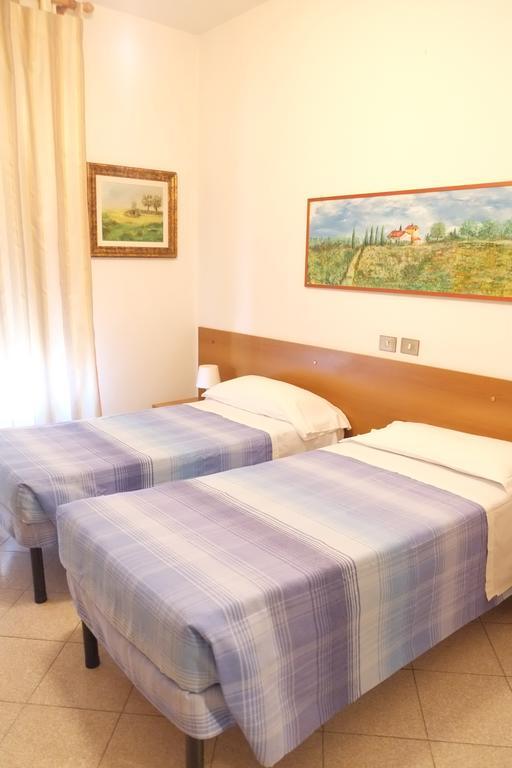 Albergo Italia Di Nardi Renzo & C Snc بودجيبونسي الغرفة الصورة