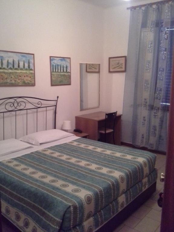 Albergo Italia Di Nardi Renzo & C Snc بودجيبونسي الغرفة الصورة