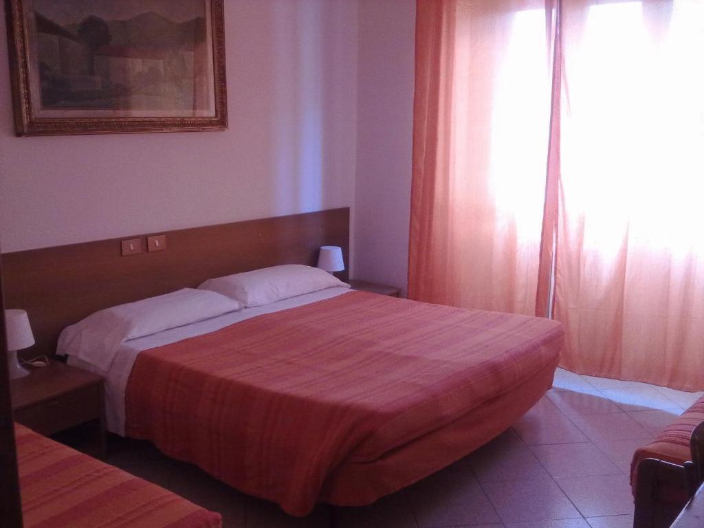Albergo Italia Di Nardi Renzo & C Snc بودجيبونسي الغرفة الصورة